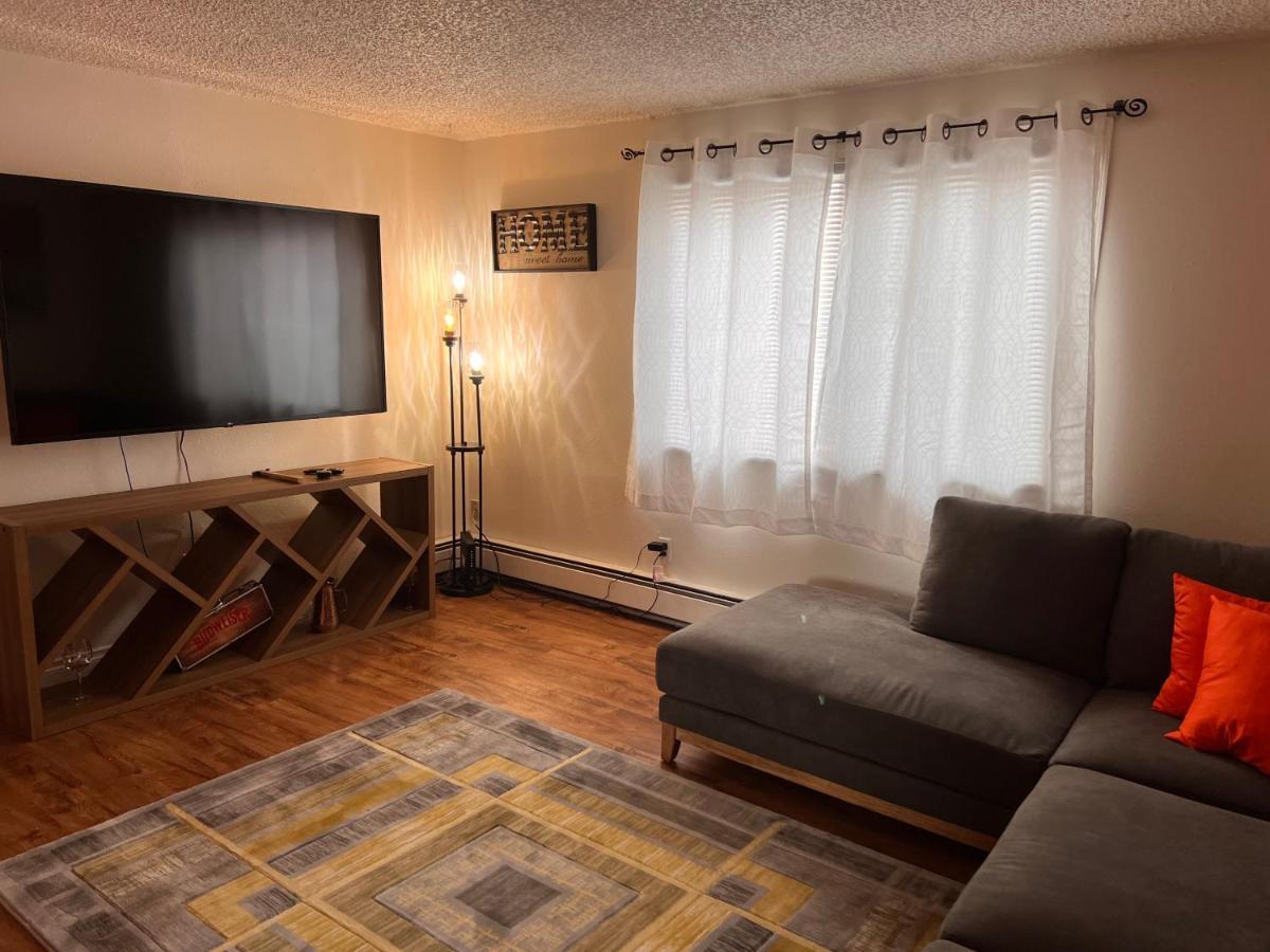 Lovely Two Bedroom, Minutes Away From Downtown 安克拉治 外观 照片