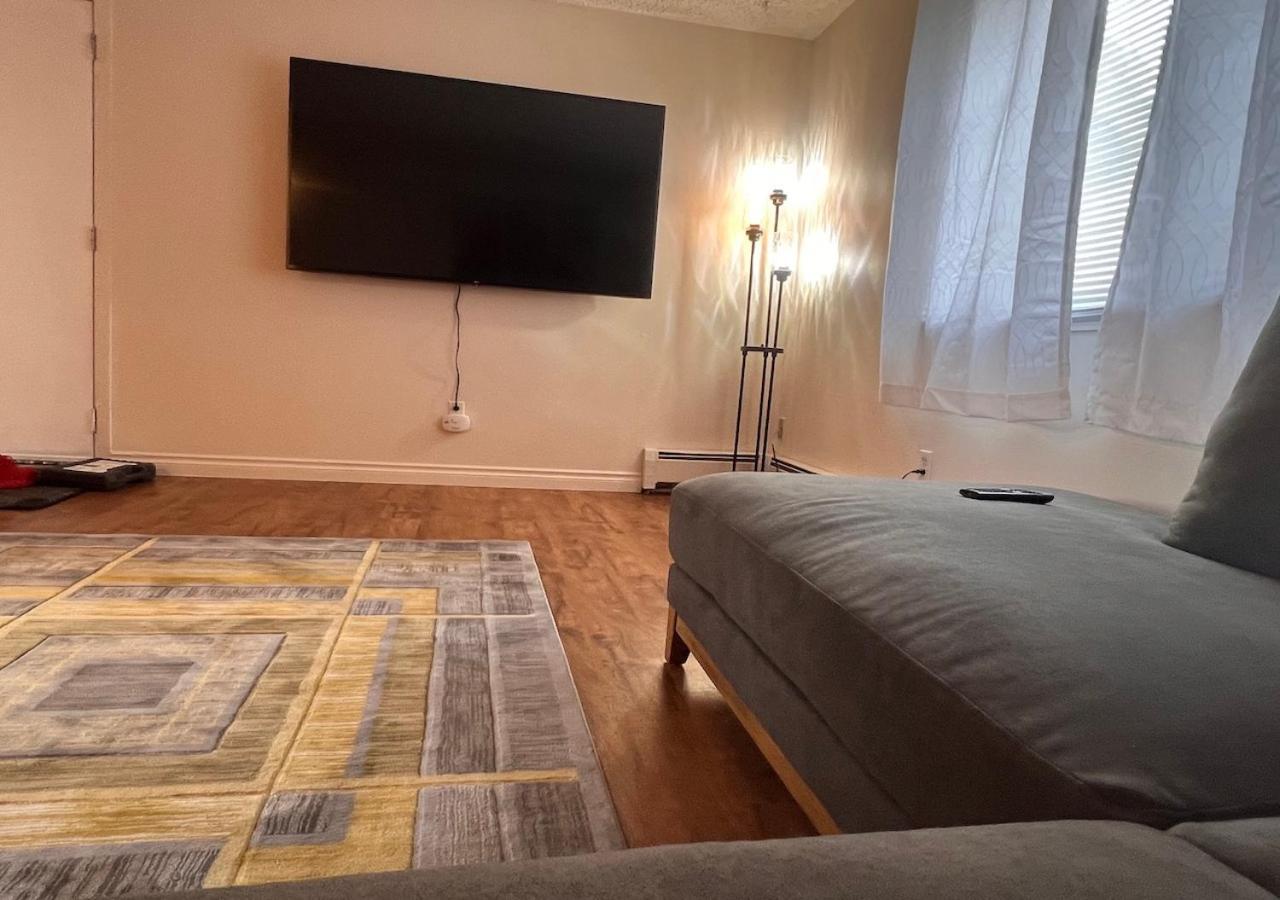 Lovely Two Bedroom, Minutes Away From Downtown 安克拉治 外观 照片