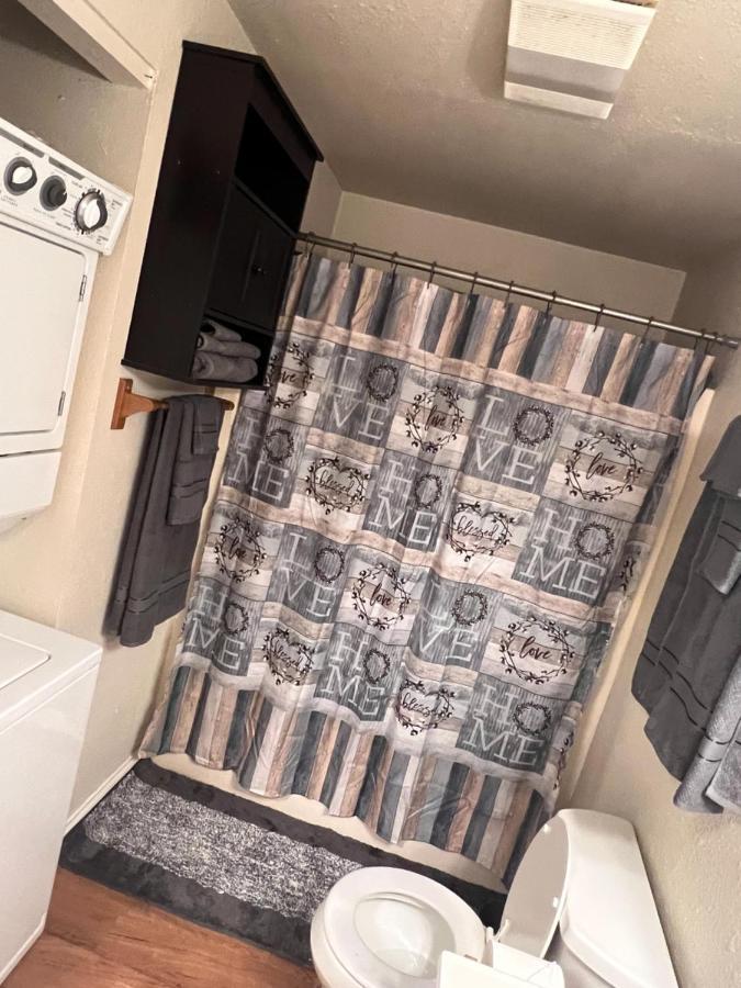 Lovely Two Bedroom, Minutes Away From Downtown 安克拉治 外观 照片